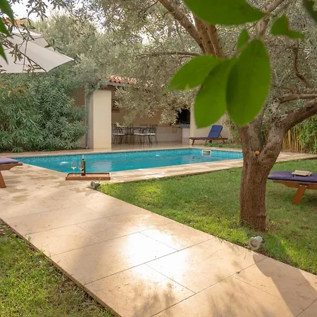 Nyaraló Bamboo Garden Oasis With Pool