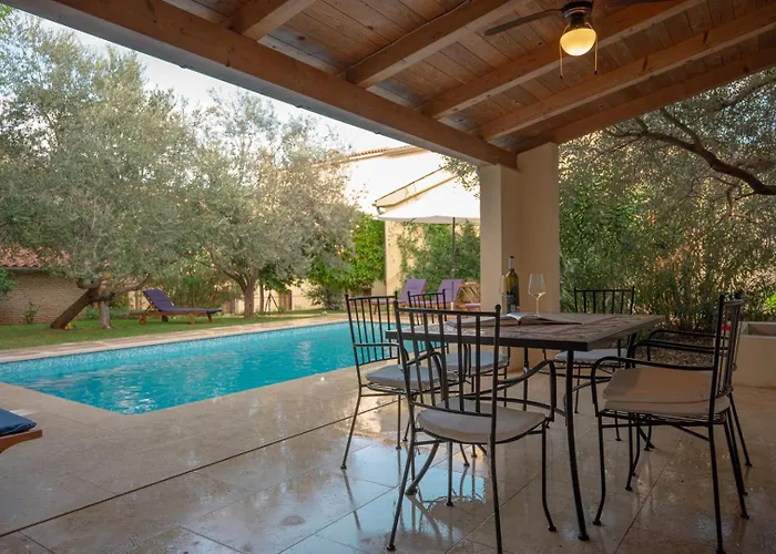 Bamboo Garden Oasis With Pool *