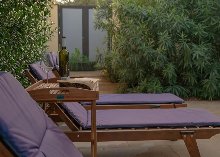 Bamboo Garden Oasis With Pool Ferienhaus Pula