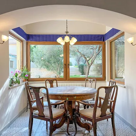 Bamboo Garden Oasis With Pool Semesterbostad