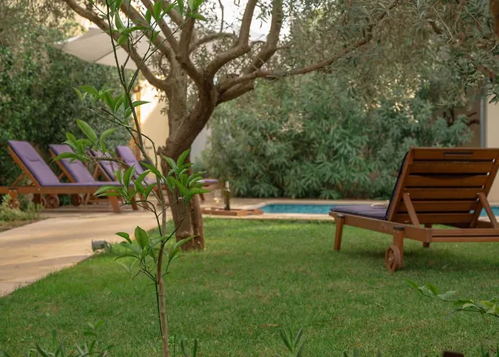 Bamboo Garden Oasis With Pool